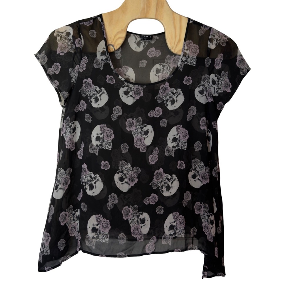 Torrid Semi Sheer Chiffon Short Sleeve Blouse Size 2 Skulls Gothic Dark Romantic